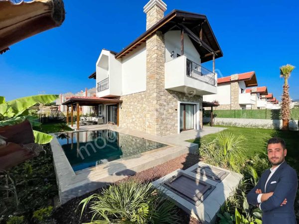 Moderner Villa -Fernseher Es gibt Gayrimenkul