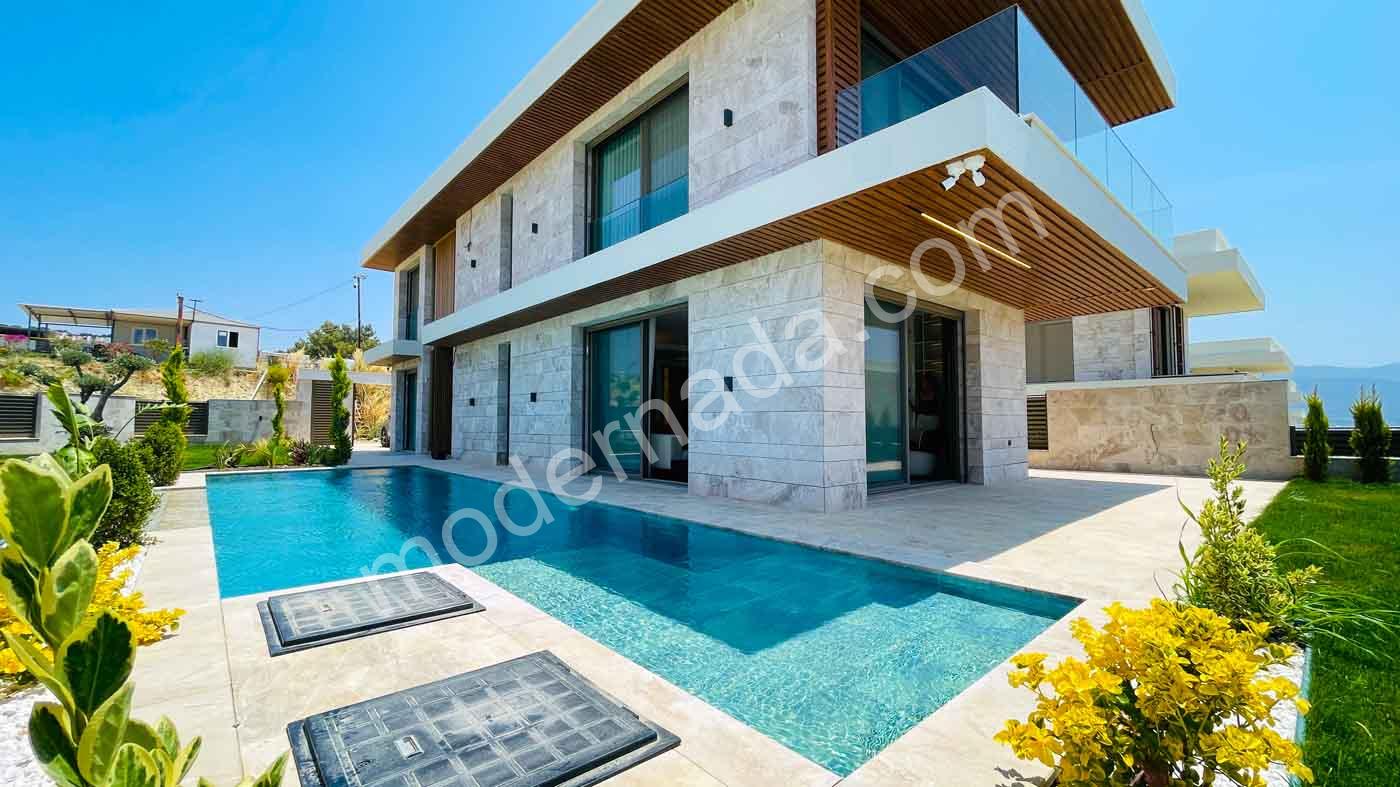 Kuşadası Soğucak’ta Eşsiz Manzaraya Sahip Lüks Satılık Villa