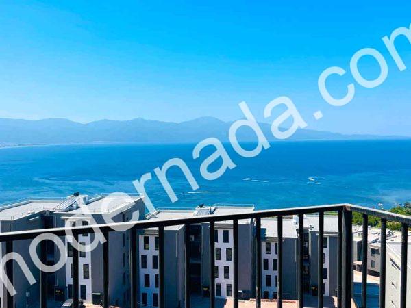 Moderner Villa -Fernseher Es gibt Gayrimenkul
