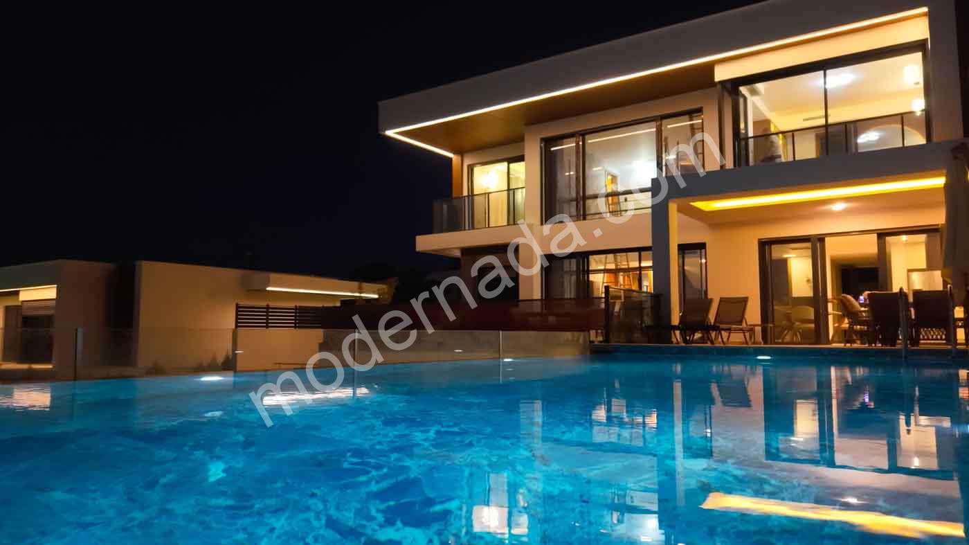 Luxury villa with elevators in 1 acre of land in Kuşada