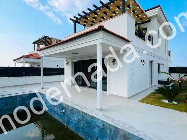 Moderner Villa -Fernseher Es gibt Gayrimenkul