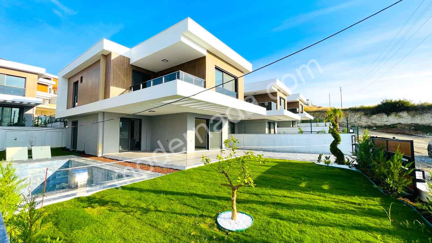 Kuşadası Soğucak’ta Denize Yakın Özel Havuzlu, Müstakil, Akıllı Ev Sistemli Lüks Dubleks Villa