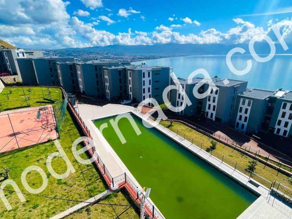 Moderner Villa -Fernseher Es gibt Gayrimenkul